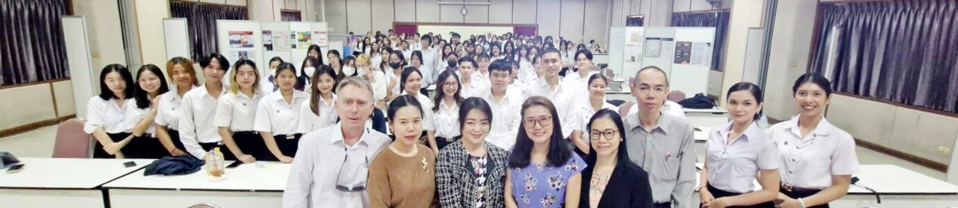 สาขาวิชาภาษาอังกฤษเพื่อการสื่อสาร จัดกิจกรรม Case Studies in Literature and Business Grand Presentation