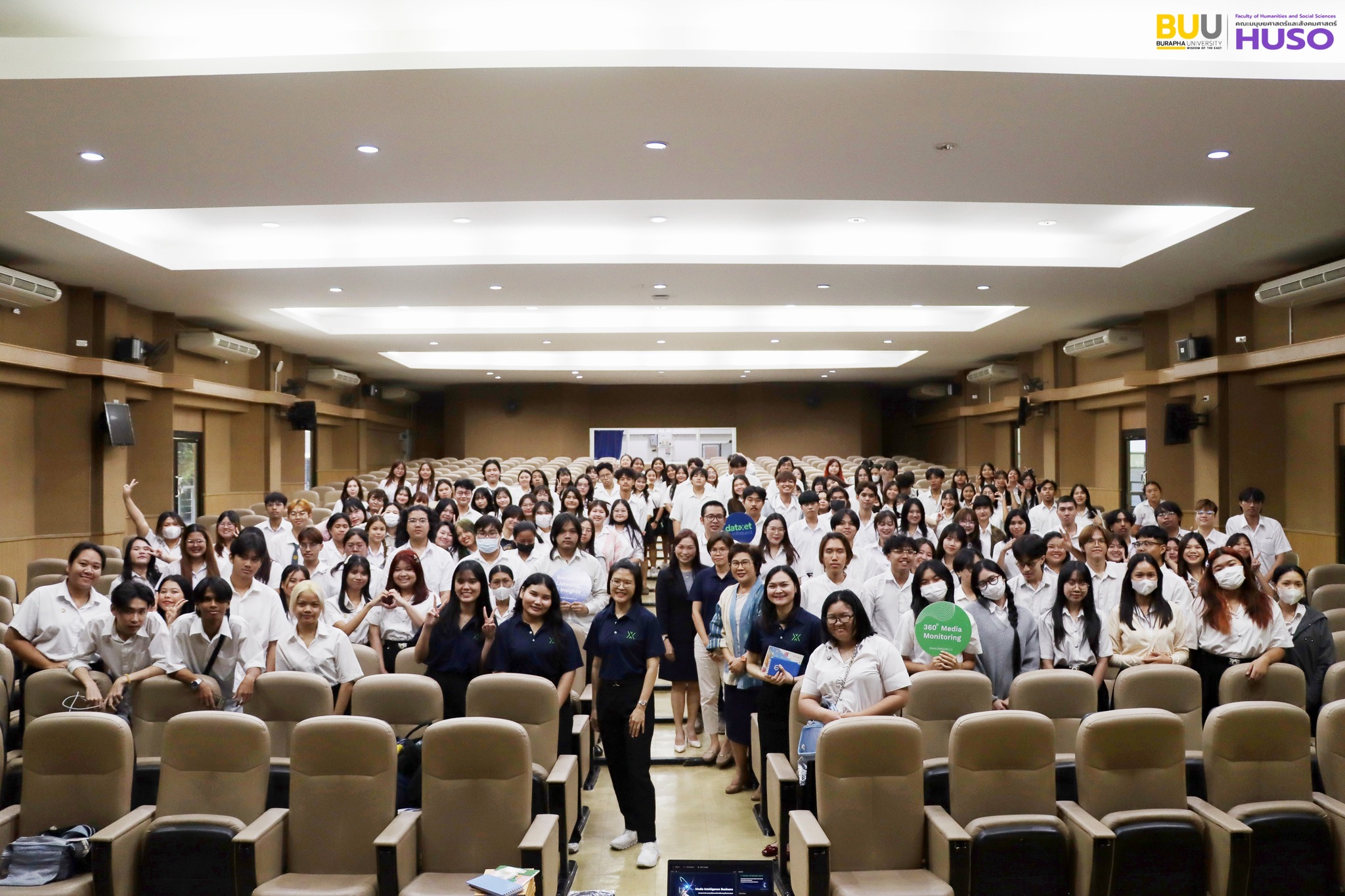 บรรยายทางวิชาการในหัวข้อ “เทคโนโลยีอินเทลลิเจนซ์กับการจัดการข้อมูลในแวดวงธุรกิจ”