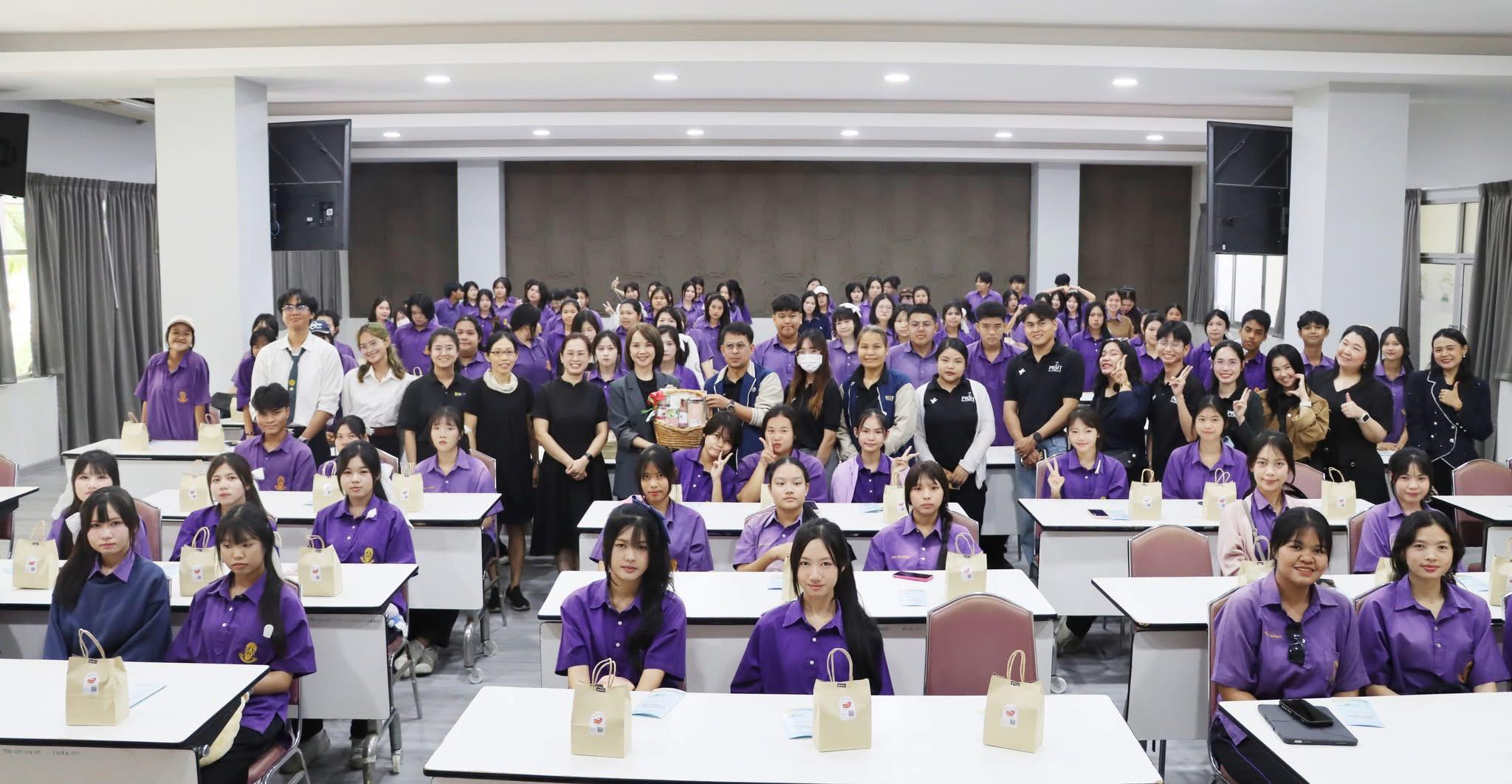 อาจารย์และนักเรียนโรงเรียนพรตพิทยพยัต