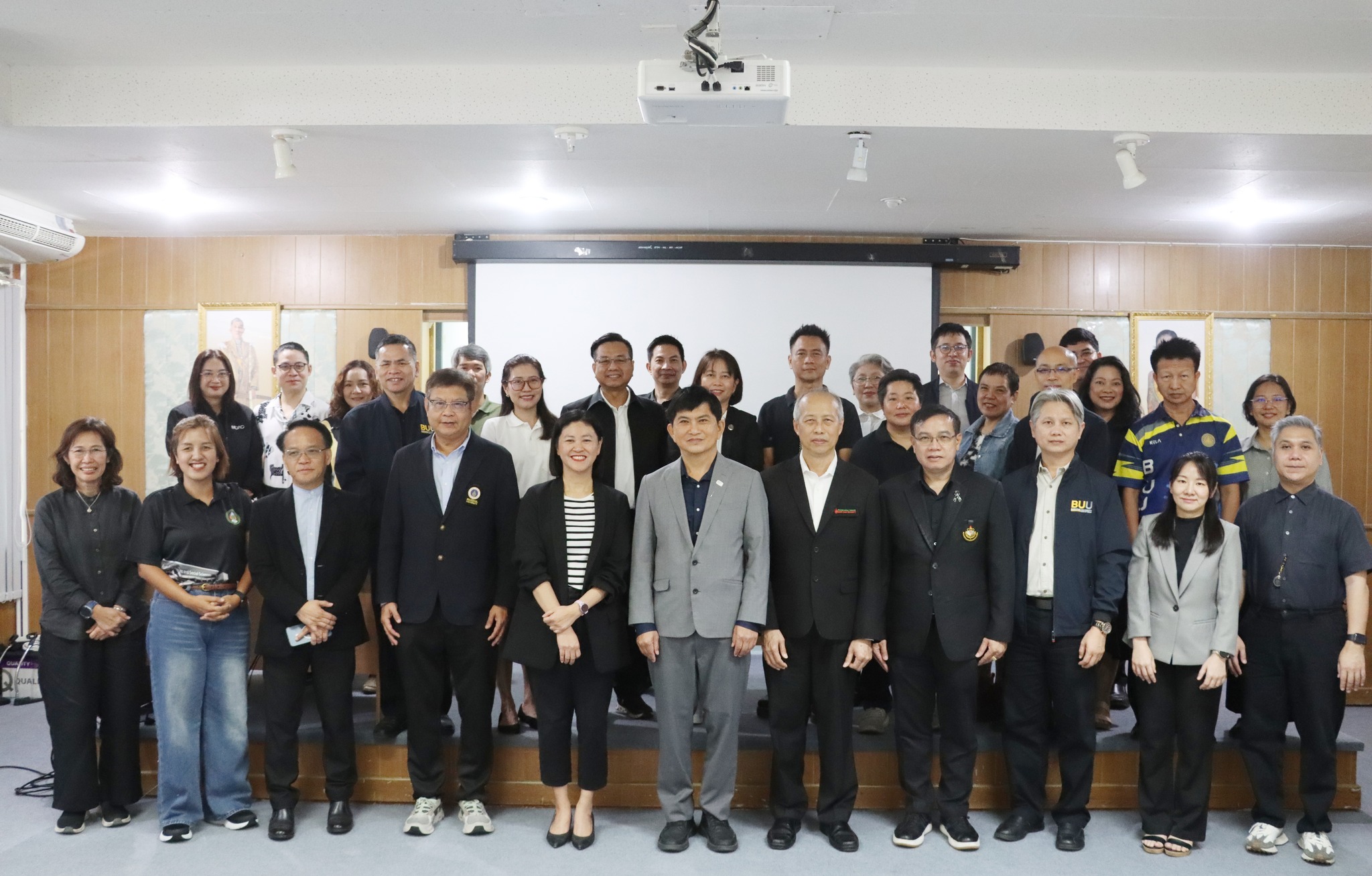 การประชุมศึกษาเพื่อกำหนดนโยบายยุทธศาสตร์และแผนการขับเคลื่อนงานวิจัยด้านสังคมศาสตร์ มนุษยศาสตร์ และศิลปกรรมศาสตร์ (SHA) พื้นที่ภาคตะวันออก