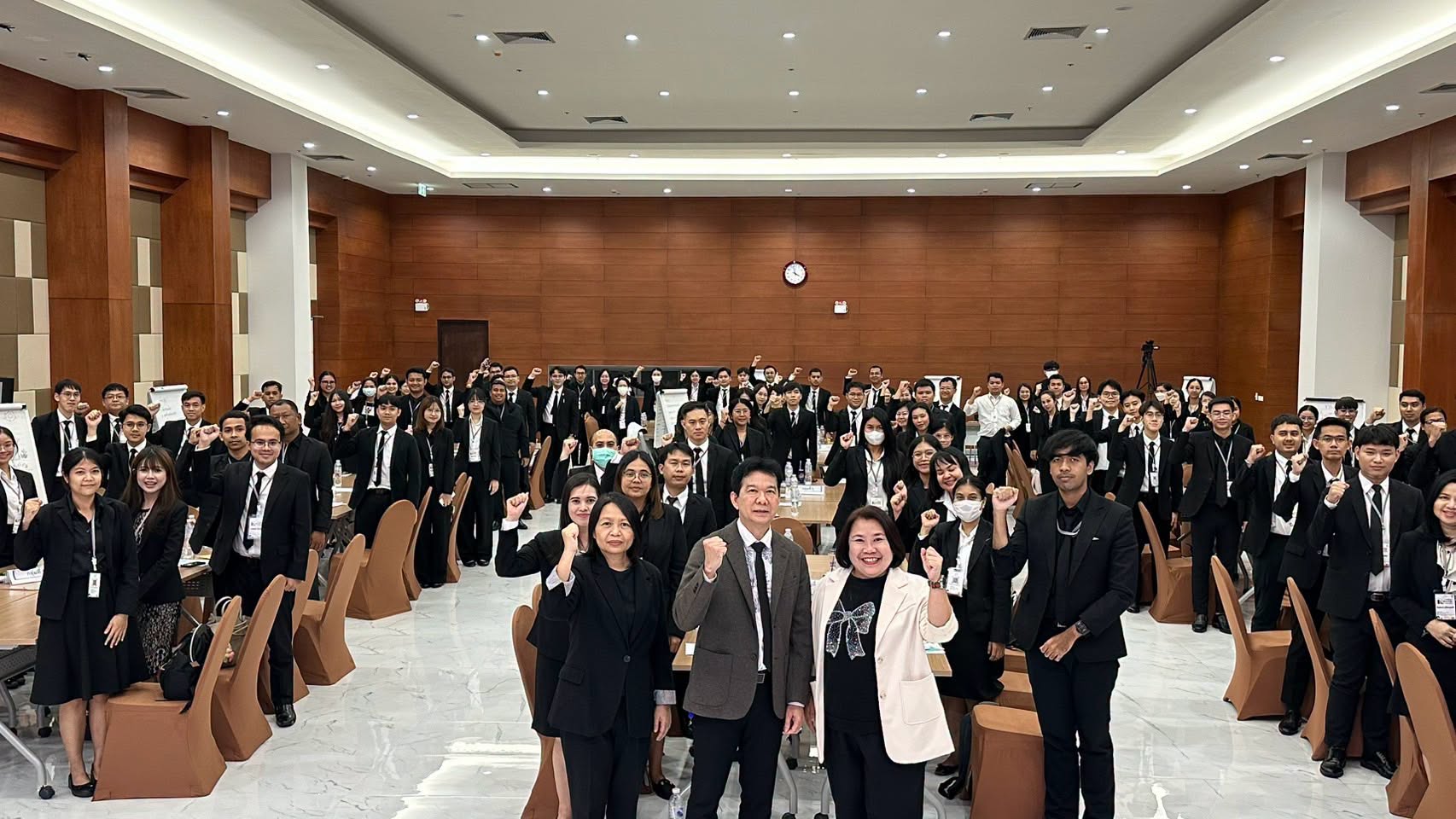 วิทยากรการฝึกอบรม หลักสูตรการพัฒนานิติกรระดับต้น รุ่นที่ 14